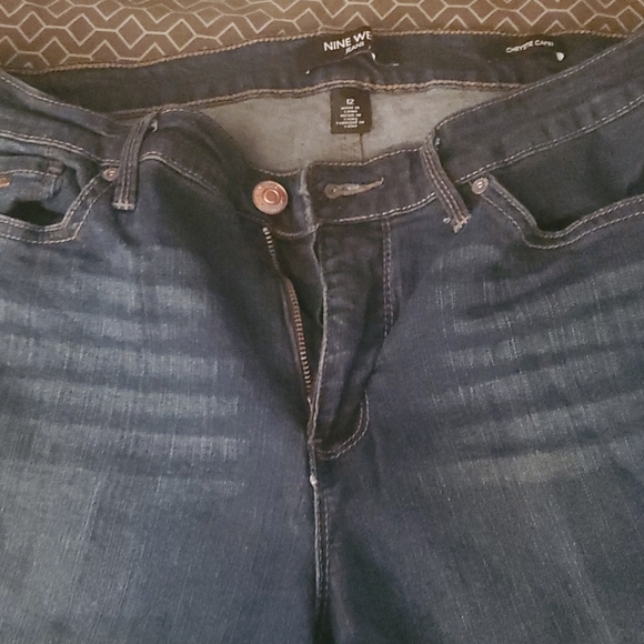 9 West cutoff jean capris - Picture 2 of 4